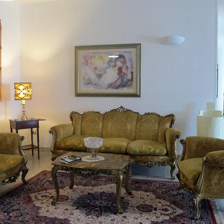 Hotel Leuzzi 2*