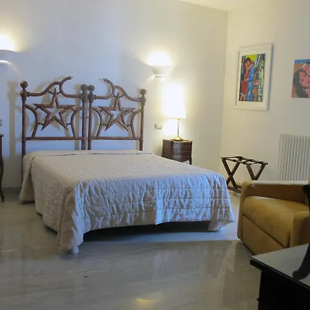 Hotel Leuzzi 2*
