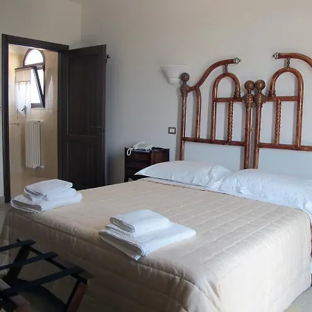 Leuzzi Hotell Salice Salentino