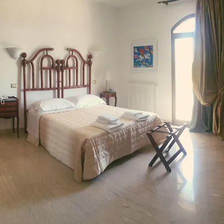 Hotel Leuzzi Salice Salentino