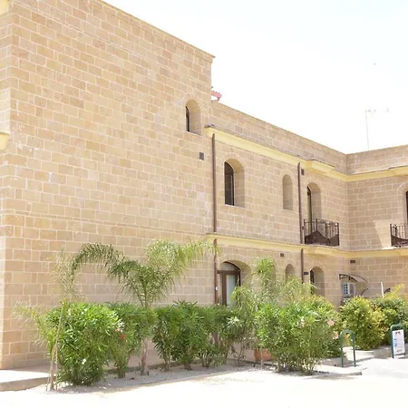 Leuzzi Hotel 2*