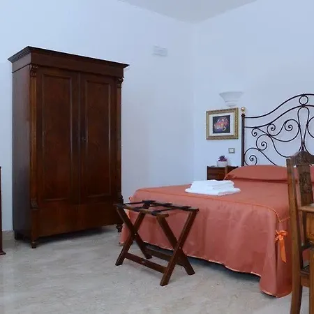 Leuzzi Hotel