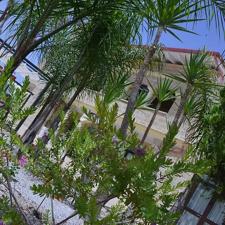 Leuzzi Hotel 2*